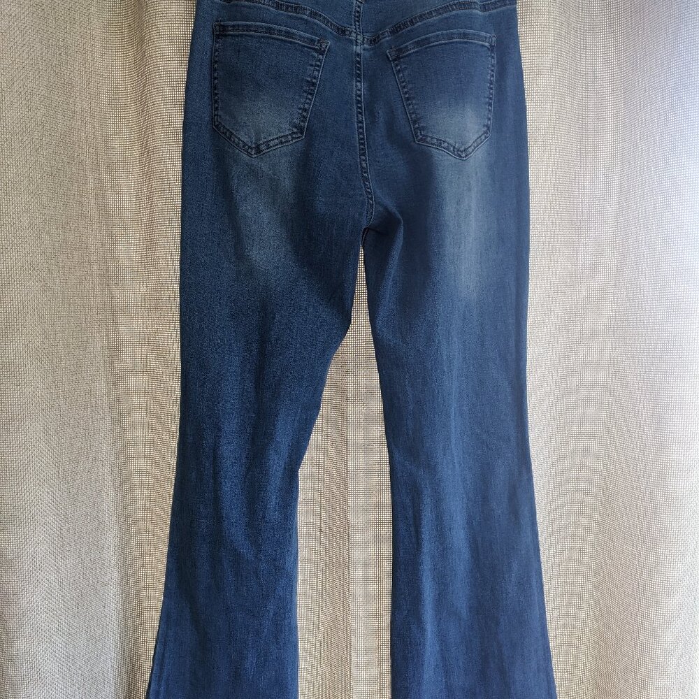 Alloy Apparel NWT Light Denim Wash, Button Up, Distressed Jeans, Size 10 x 37L - Picture 6 of 10